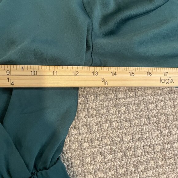 Express Dress Womens Small Emerald Green Vneck Long Sleeve Knee Holiday Casual - Picture 7 of 8